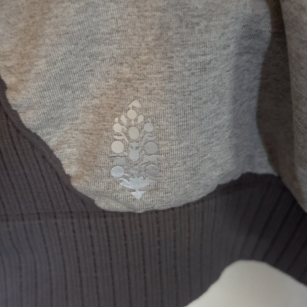 Gray Lightweight Pullover with Subtle Ribbing - Picture 7 of 17